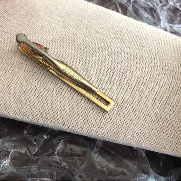 Vintage Signed Avon Tie Clip - Picture 3 of 4